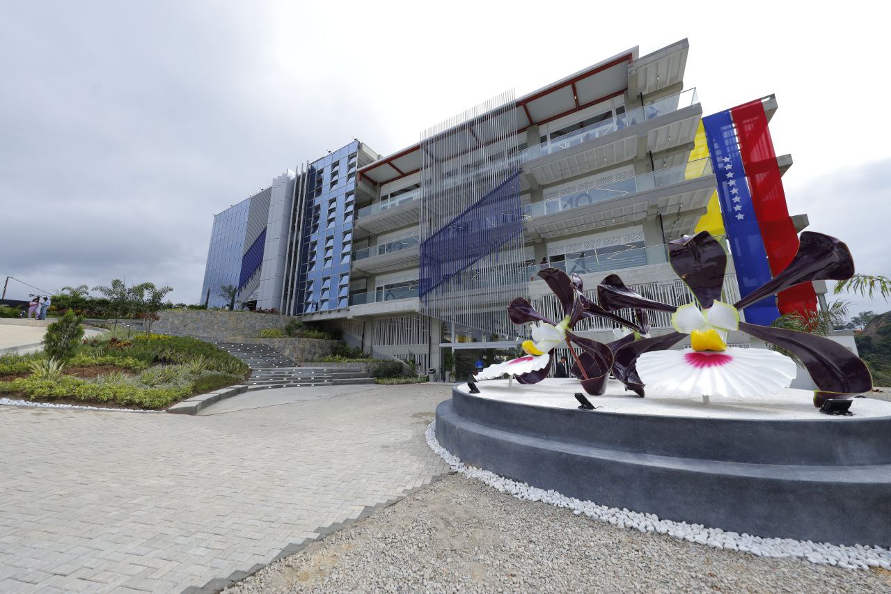 Venezuela construye la Universidad de las Ciencias Dr. Humberto Fernández-Morán  