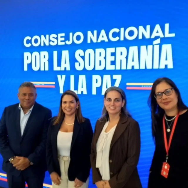 ¡Unidad y Soberanía! 🇻🇪

Caracas fue el epicentro del Consejo Nacional para la Soberanía y la Paz, desde el Sistema Nacional de Ciencia, Tecnología e Innovación nos sumamos al llamado. 

Entendemos que el conocimiento y la innovación son las herramientas más poderosas para superar las agresiones imperiales.

En este momento crucial, las venezolanas y los venezolanos dejamos de lado las diferencias para coordinar esfuerzos por la paz y la autodeterminación. Nuestros recursos estratégicos le pertenecen al pueblo y no permitiremos injerencias.

¡Defendemos la paz, la soberanía y nuestro orgullo de ser venezolanos! ✊💪