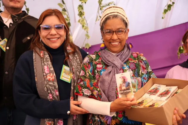 En Gavidia, el frío andino nos abraza, pero el calor de nuestro corazón y nuestra lucha es más fuerte. ❤️

Hoy izamos la bandera de nuestra identidad con el inicio del 14º Ecofestival de la Papa Nativa. Este festival es la prueba viva de años de trabajo, tejiendo la soberanía agroalimentaria desde la semilla.

Honramos el saber ancestral que se une a la ciencia para proteger lo nuestro. Cada papa es un acto de soberanía y cada comunidad es un bastión de paz.

¡Esta es nuestra cosecha, este es nuestro orgullo! 🥔✨