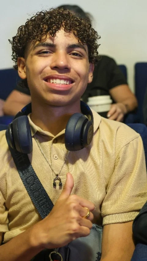 Desde el Teatro Nacional, la Fundación Infocentro presentó la iniciativa "Escuela para Padres y Madres Digitales, Familia Digital", un paso importante para acompañar a las familias en el uso consciente y responsable de las herramientas digitales.💻🤖

En un mundo donde la tecnología está presente en cada hogar, es crucial saber cómo usarla de manera segura y positiva. 

Esta iniciativa nace de las peticiones de las comunidades y busca empoderar a padres, representantes y responsables para que acompañen el crecimiento digital de nuestros niños, niñas y jóvenes. 👧🏻👦🏻