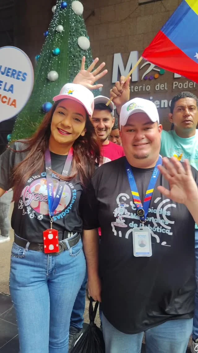 🇻🇪 ¡Ciencia por la Vida y la Soberanía! 🔬✨

Desde la Plaza Pueblos y Saberes, la comunidad científica venezolana alza su voz en defensa de nuestra patria. Como indica nuestra ministra @gabrielajimenezve , el conocimiento es una ventana para la libertad y hoy, más que nunca, esas ventanas están abiertas de par en par.

Investigadores, innovadores, trabajadores y todo el semillero científico nos unimos en un solo sentimiento: el amor por Venezuela. No permitiremos que nadie detenga nuestro camino hacia el desarrollo y el bienestar de nuestro pueblo. ✊

¡Que viva la ciencia! ¡Que viva Venezuela! 🇻🇪
