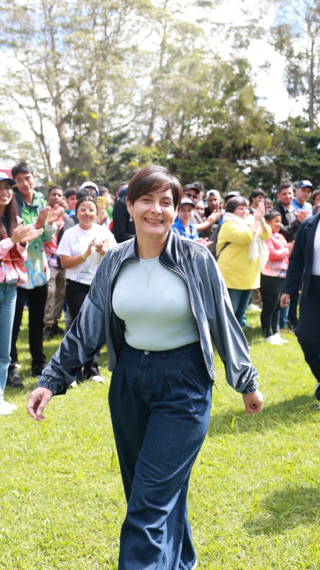 #EnVideo | La rectora de la Universidad Nacional de las Ciencias Dr. Humberto Fernández-Morán, Gabriela Jiménez Ramírez, sostuvo un encuentro con estudiantes de esta casa de estudio en el IVIC, donde ratificó el compromiso de la universidad con la formación, la soberanía, la ciencia y la paz.

"Yo los convoqué a ustedes el día de hoy para reencontrarnos y resignificar lo que somos como universidad. A nosotros nos toca rehacer lo que otro pulverizó y la única fuerza para reconstruir es el amor", expresó la rectora durante el encuentro con los jóvenes. 

La UNC continuará con sus aulas abiertas, avanzando en la reconstrucción y formando científicas y científicos al servicio del futuro de Venezuela.