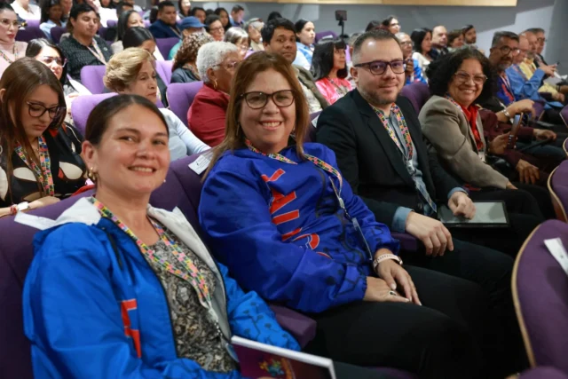 Las Universidades venezolanas al servicio de la trasformación social 📚

La comunidad académica y científica nacional e internacional debatió en los espacios de la Universidad Escuela Latinoamericana de Medicina Dr. Salvador Allende (ELAM)  los ataques perpetrados por el ejército de los Estados Unidos el pasado 3 de enero, en el Foro Internacional Universitario agresión contra Venezuela: “Una Mirada desde la academia”.

Espacio que permitió la reflexión crítica, el debate de ideas y sobre todo el aporte de las universidades como agentes del cambio de los  paradigmas sociales, políticos y económicos que enfreta la humanidad. 📖

Estudiantes, docentes universitarios, investigadores y científicos alzaron su voz en pro de la soberanía y la autoderteminación de los pueblos.