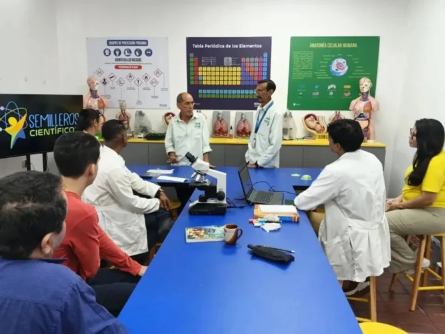🤝🇻🇪 Equipos del Centro Didáctico para la Enseñanza de las Ciencias (CDEC), del estado Anzoátegui, y autoridades del Instituto Universitario de Tecnología Superior de Oriente avanzan en una agenda de acción para potenciar el conocimiento en la generación genial.

Las propuestas incluyen talleres de formación, intercambio pedagógico y actividades que permitan impulsar la innovación en el estado.

✨ Con la Gran Misión Ciencia, Tecnología e Innovación Dr. Humberto Fernández-Morán, creada por el presidente Nicolás Maduro, territorializamos las ciencias en las comunidades.