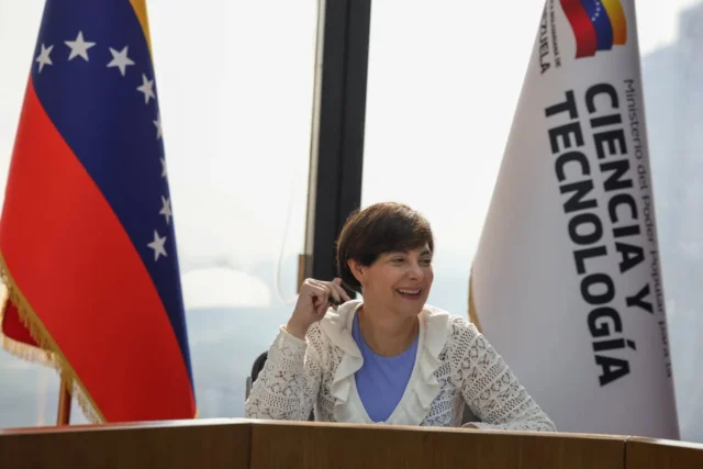 🇻🇪 Gobierno Nacional avanza en el fortalecimiento del Programa Nacional Semilleros Científicos

La ministra del Poder Popular para Ciencia y Tecnología, Gabriela Jiménez Ramírez, realizó una reunión de trabajo con el M/G Iván Hernández Dala, presidente de Cantv, y los equipos de tecnología del ministerio, para impulsar la formación de la generación genial en materia de inteligencia artificial. 

En la reunión también evaluaron el fortalecimiento del uso racional de las telecomunicaciones, “para consolidar un país soberano, digital e independiente”.

“La ciencia y la tecnología es un espacio de construcción, de conocimiento y de paz para Venezuela”, afirmó la ministra.

#cienciaparalavida