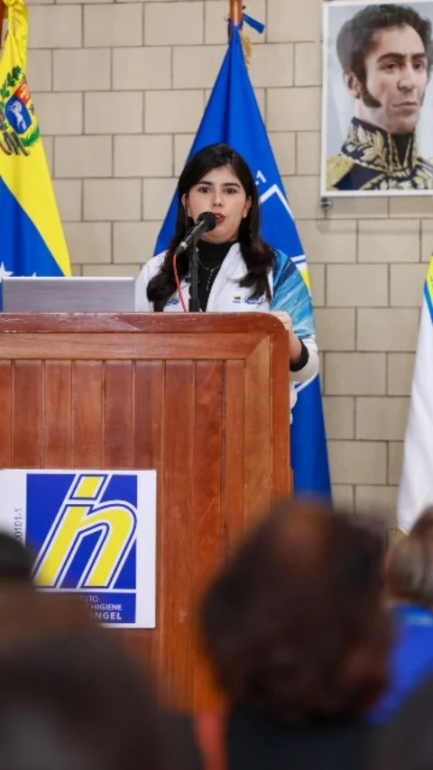 👩‍🔬 👧 ¡Mujeres y niñas tejen una hermosa alianza para consolidar el desarrollo científico de Venezuela!

Como parte de las celebraciones por el Día Internacional de la Mujer y la Niña en la Ciencia, se realizó un encuentro entre científicas de amplia trayectoria y jóvenes destacadas del Programa Nacional Semilleros Científicos, en el Instituto Nacional de Higiene Rafael Rangel.

Una experiencia que ratifica que Venezuela avanza en políticas de inclusión, reconocimiento y justicia de las mujeres, en todos los ámbitos de la vida.

#MujeresenlaCiencia