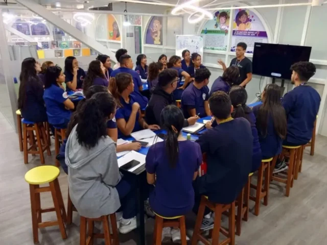 🦷Los espacios del Centro Didáctico para la Enseñanza de las Ciencias, núcleo Aragua, fueron esenciales para acompañar la formación académica de los estudiantes de tercer y cuarto año de odontología de la Universidad de las Ciencias de la Salud Hugo Chávez Frías.

👩🏽‍🏫 La jornada abarcó desde farmacología aplicada, patologías clínicas comunes hasta metodología para la selección racional de medicamentos basada en evidencia científica.

¡Acompañamos la formación de vocaciones, en todos los niveles de la enseñanza venezolana!