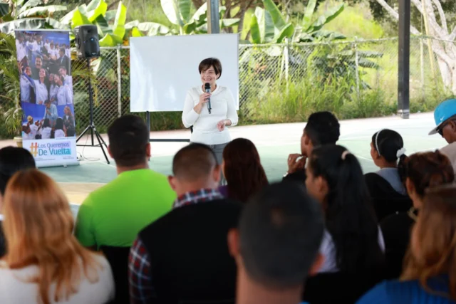 La Escuela Internacional de Liderazgo “Antonio José de Sucre” se consolidó como espacio de intercambio y unidad en un encuentro liderado por la ministra para Ciencia y Tecnología, Gabriela Jiménez Ramírez con estudiantes pertenecientes a esta casa de estudio. 

Durante la jornada, se analizó el pensamiento bolivariano de Angostura como una guía fundamental para el liderazgo joven, capaz de interpretar y accionar con conciencia crítica en la actual era de la información.

Con instalaciones de vanguardia aptas para el desarrollo científico y político, esta casa de estudios abre sus puertas a la integración de los pueblos. 

Este encuentro no solo honró la memoria de nuestros libertadores, sino que fortaleció las bases de una red de líderes dispuestos a construir, desde la identidad revolucionaria, soluciones para los retos contemporáneos de nuestra región.