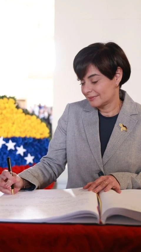 🇻🇪 A 102 años de su natalicio, el sector científico venezolano y la generación genial celebran el legado de conocimiento, amor a la patria e innovación del Dr. Humberto Fernández – Morán.

Su visión de una ciencia destinada al desarrollo nacional sigue siendo faro y guía en el mundo.

#CienciaparalaVida