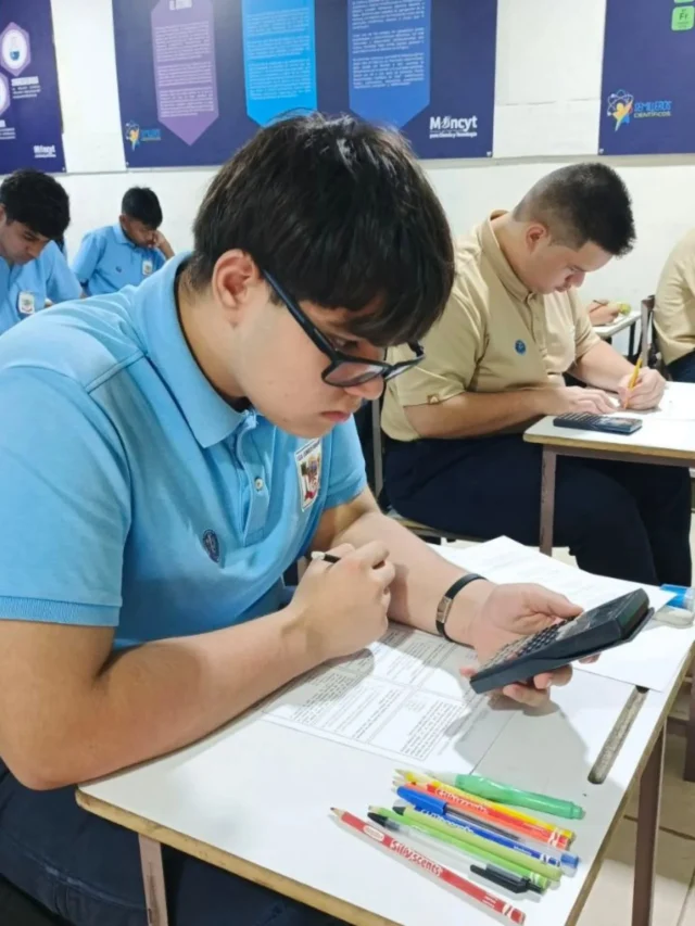 🇻🇪✨ La fase estadal de las Olimpiadas Venezolanas de Astronomía (OVA) 2026, en los estados Lara, Falcón, Zulia y Yaracuy cuenta con un total de participación de 1549 niños, niñas y jóvenes con edades comprendidas entre los 12 y 19 años.

Esta es una maravillosa oportunidad para seguir consolidando una generación genial vinculada a las ciencias y la innovación, con el apoyo del Gobierno Bolivariano y el Programa Nacional Semilleros Científicos.

Mira el registro de participantes en estos estados: 

Lara: 344 (👧🏻194 –👦🏻 150)
Falcón: 394 (👧🏼226 – 🧒🏾168)
Yaracuy: 404 (👧🏽 219 – 👦🏾185)
Zulia: 407(👧🏻 201 – 👦🏻206)

🔭 Con las OVA 2026 también territorializamos experiencias científicas y educativas, con soberanía e independencia.