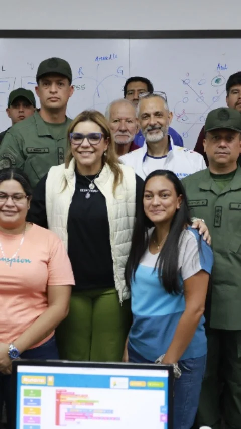 💯 ¡La Agenda Pequeños Ingenieros sigue expandiéndose en toda Venezuela!

💻 Docentes de la Universidad Militar Bolivariana de Venezuela (UMBV) se suman a estos procesos que permitirá ampliar la enseñanza científico-tecnológica desde edades tempranas.

Esta labor, orientada por el Gobierno Nacional, consolida una red de formadores que impulsen vocaciones en áreas como ingeniería, robótica y ciencias aplicadas.

👏 Creatividad, educación e innovación para la construcción de la Patria.