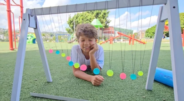 ¡Ciencia hecha en casa para los futuros genios de Venezuela! 🇻🇪✨

Desde la @fundacioncendit_ve , el ingenio nacional se transforma en herramientas pedagógicas. 50 centros educativos del estado Miranda ya cuentan con el Péndulo de Ondas y el Mesón Naminá, equipos diseñados por manos venezolanas para despertar vocaciones científicas.

🔬 Estamos impulsando el estudio del movimiento oscilatorio con el Péndulo de Ondas, un homenaje a Juan Manuel Cagigal. 

La electrónica práctica y segura con el Mesón Naminá.

A través de la @gmciencia_ve , seguimos sembrando soberanía tecnológica en cada aula. 💡🌱

#CienciaVenezolana
